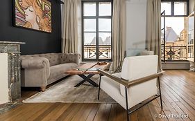 Suites MANA - Cupidon avec superbe vue Place Ducale Parking inclus